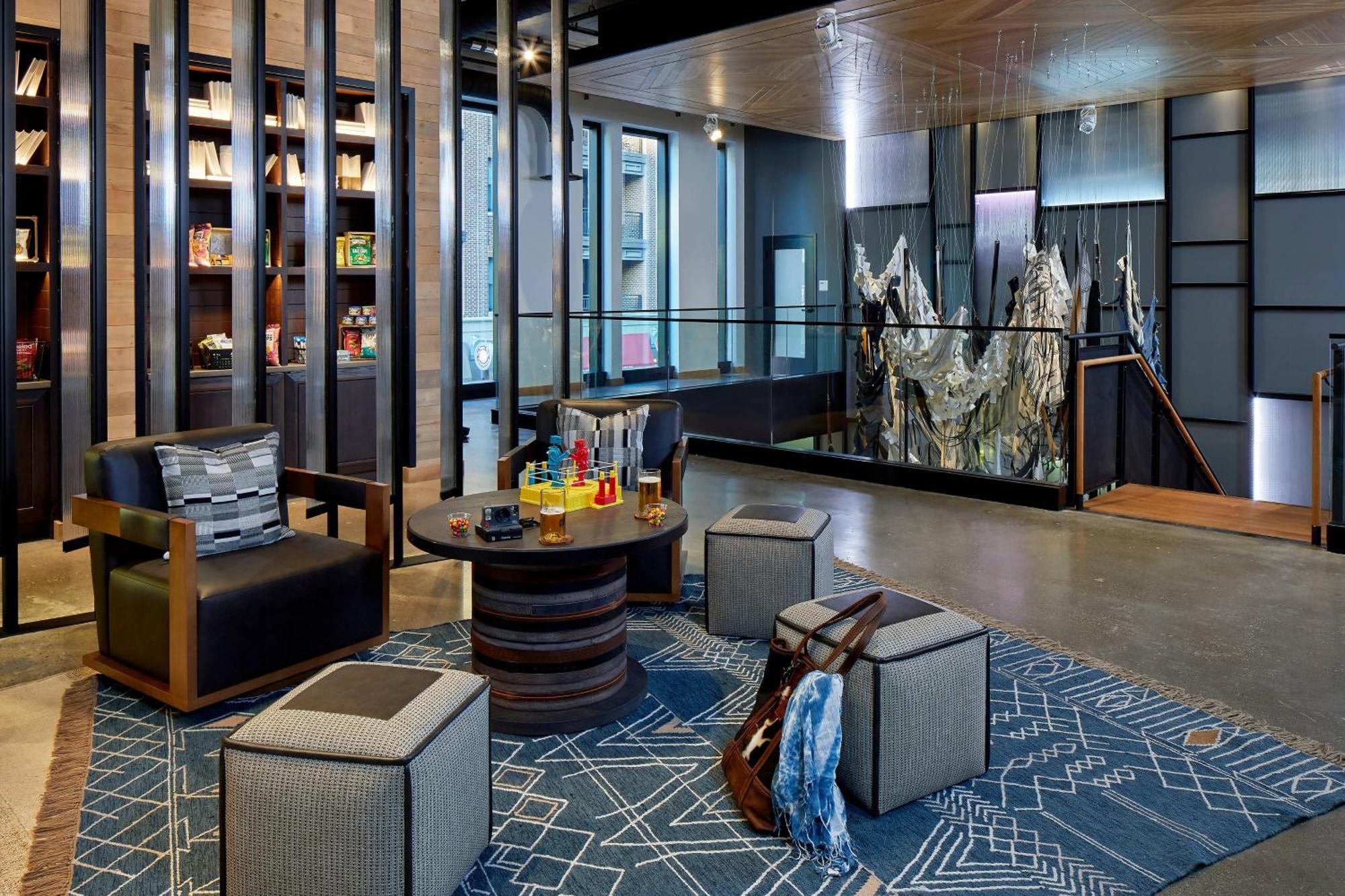 Moxy Short North 3*
